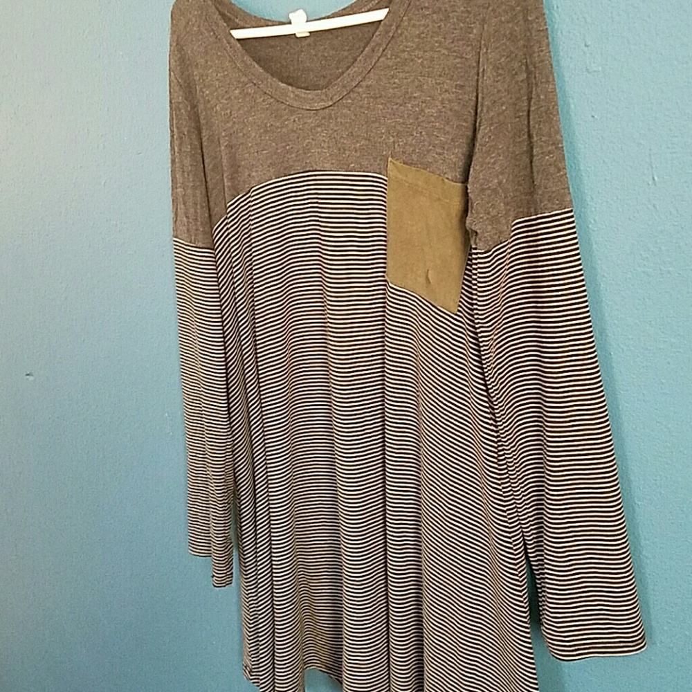 Black/white/green oversized shirt